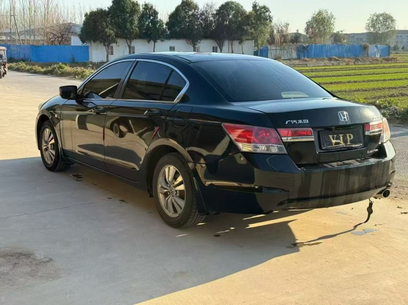 新乡11年本田雅阁8