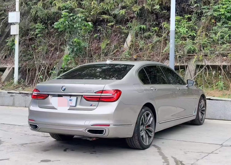 广州16年宝马7系8