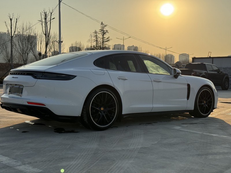 新乡24年保时捷帕拉梅拉6