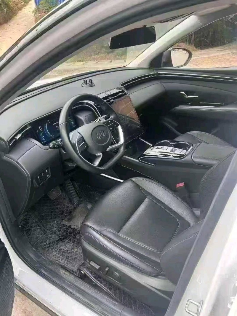 南宁22年现代途胜4