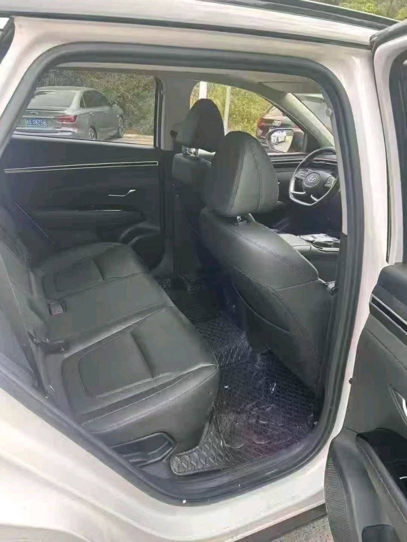 南宁22年现代途胜9