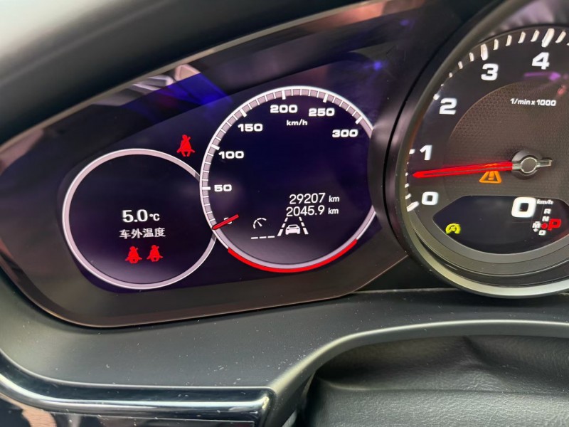 聊城22年保时捷帕拉梅拉8