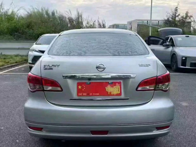 广州16年日产轩逸5