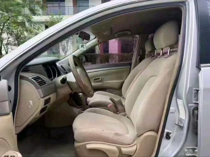 广州16年日产轩逸8