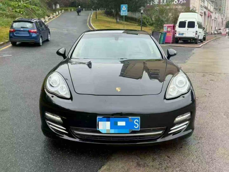 龙岩13年保时捷帕拉梅拉1