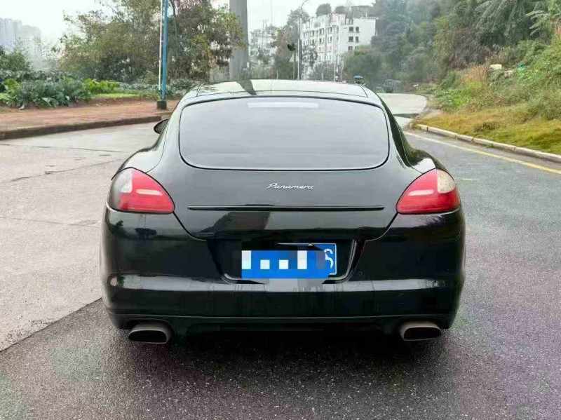 龙岩13年保时捷帕拉梅拉8