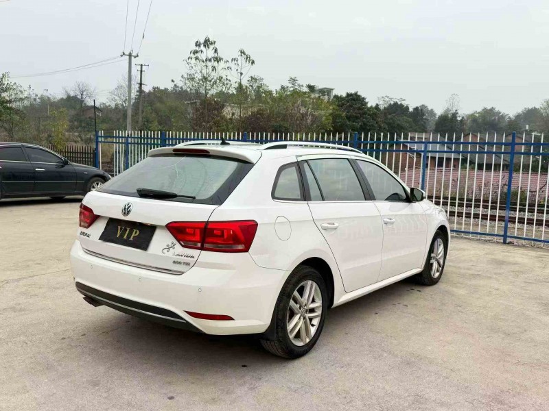 张家界18年大众朗行8