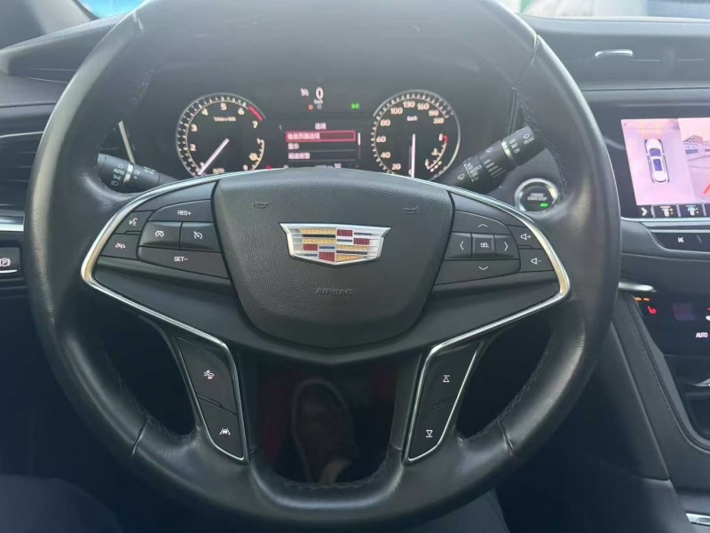 济宁22年凯迪拉克XT57