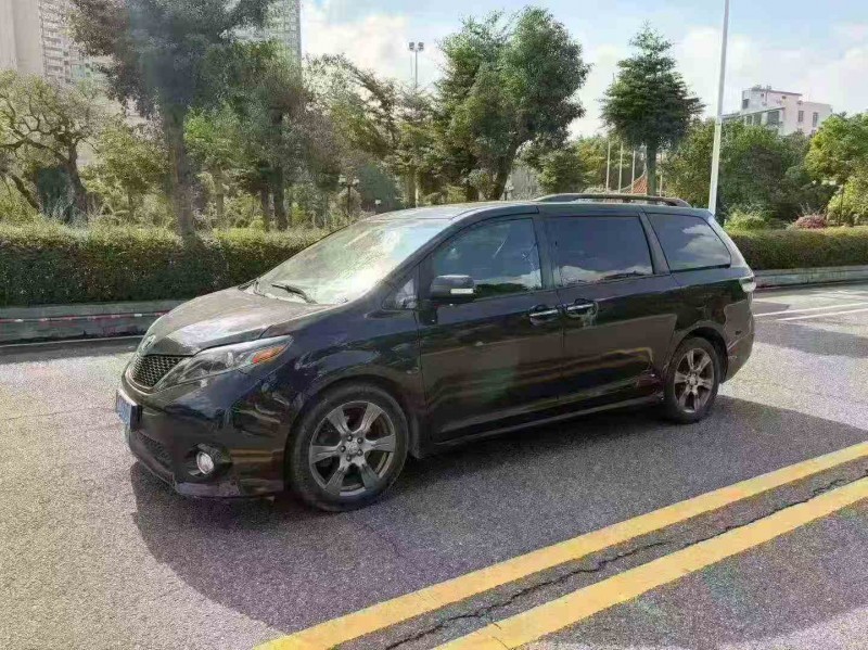 珠海17年丰田塞纳3