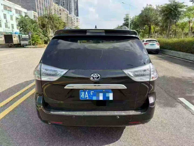 珠海17年丰田塞纳6