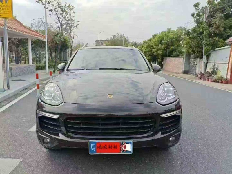 湛江15年保时捷卡宴1