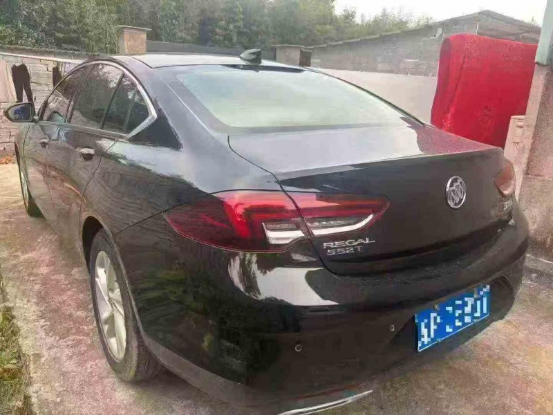 淮南21年别克君威8