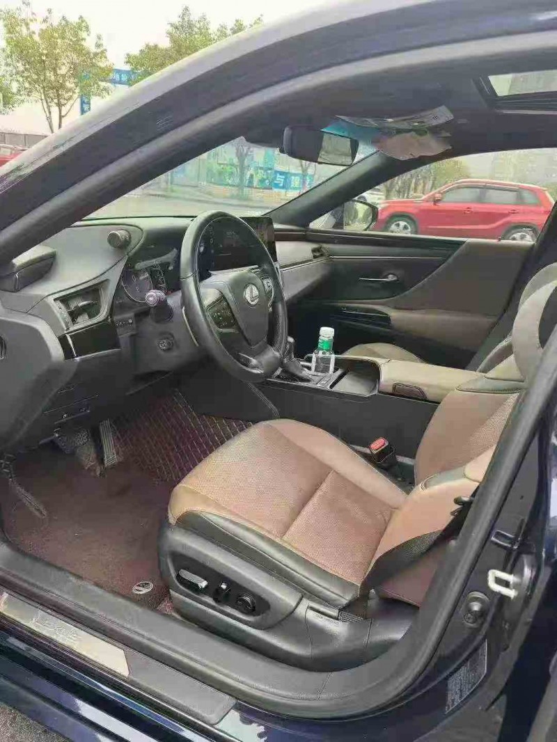 重庆23年雷克萨斯ES5