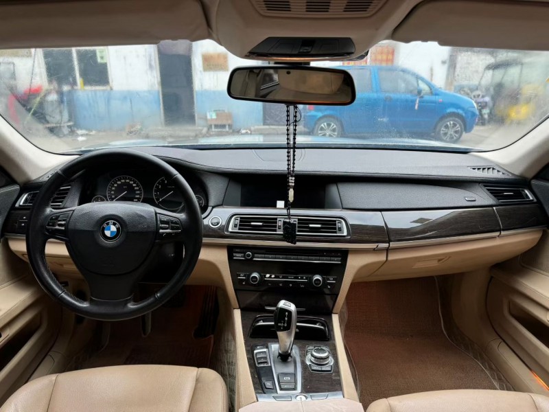 邢台12年宝马7系8