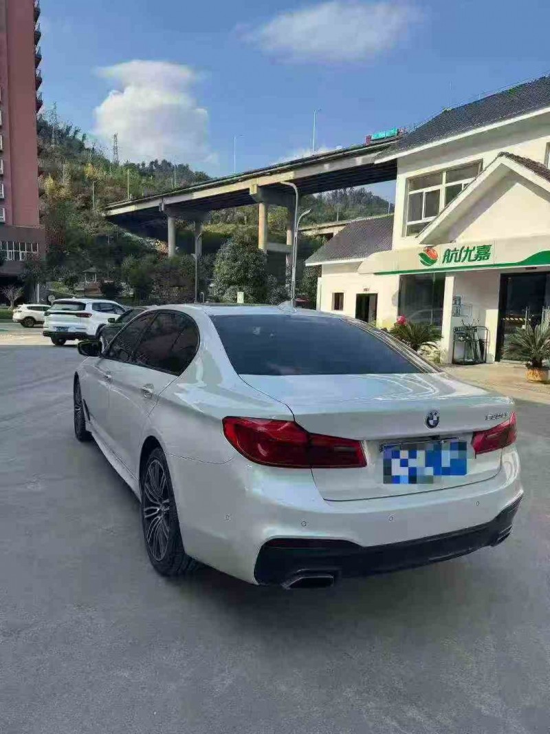 重庆18年宝马5系8