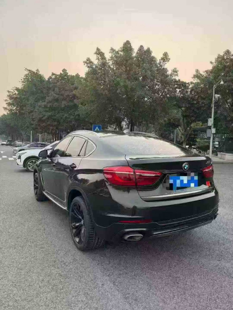 重庆18年宝马X68