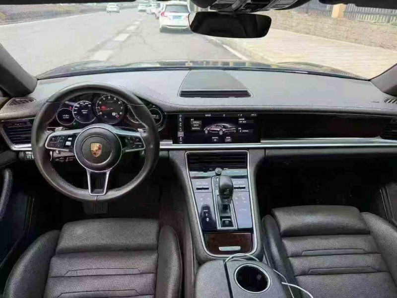 重庆18年保时捷帕拉梅拉5