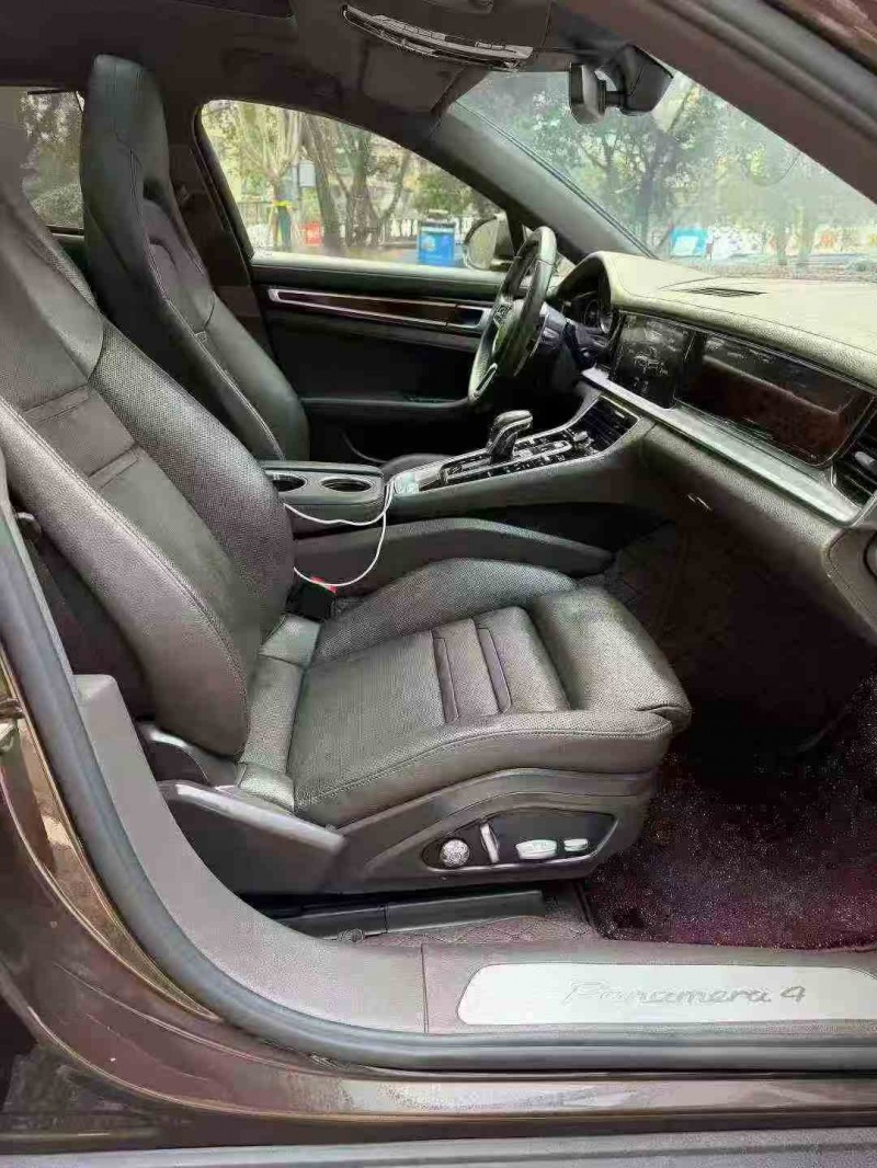 重庆18年保时捷帕拉梅拉7