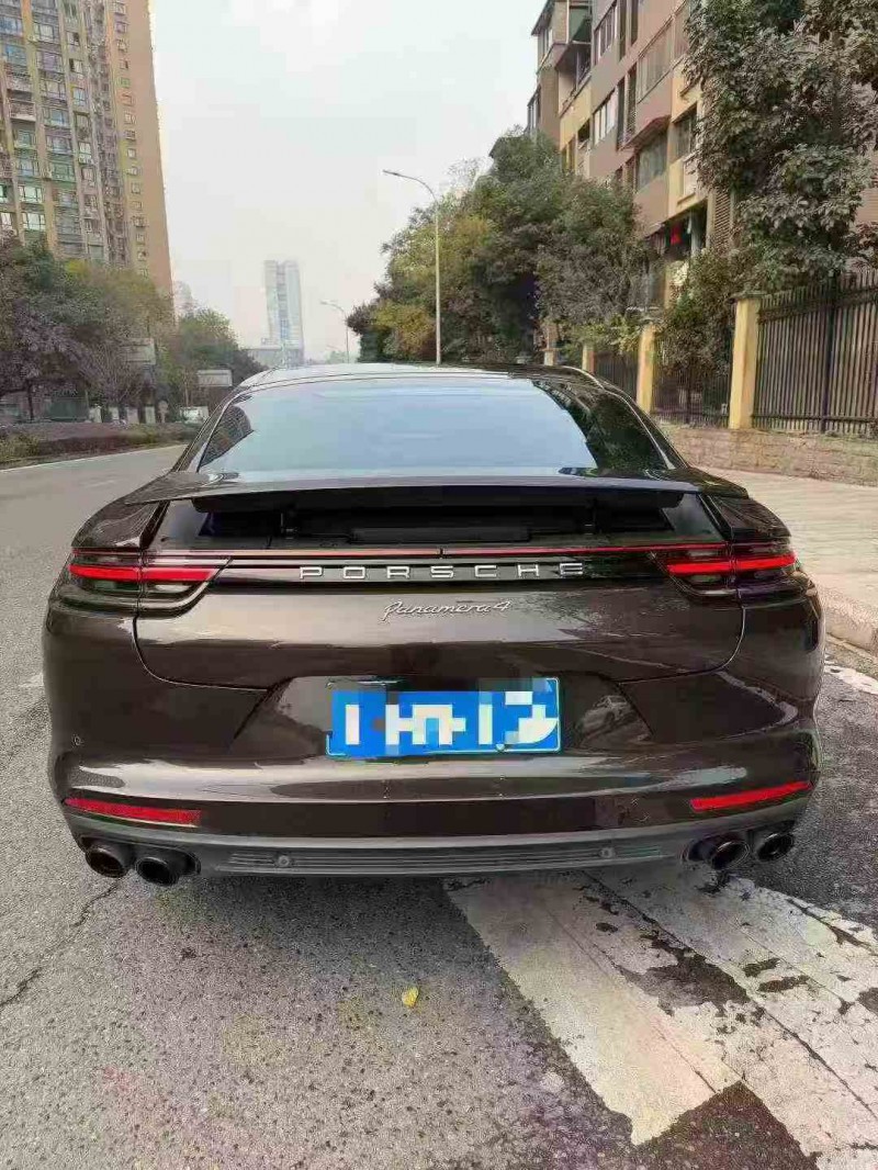 重庆18年保时捷帕拉梅拉9