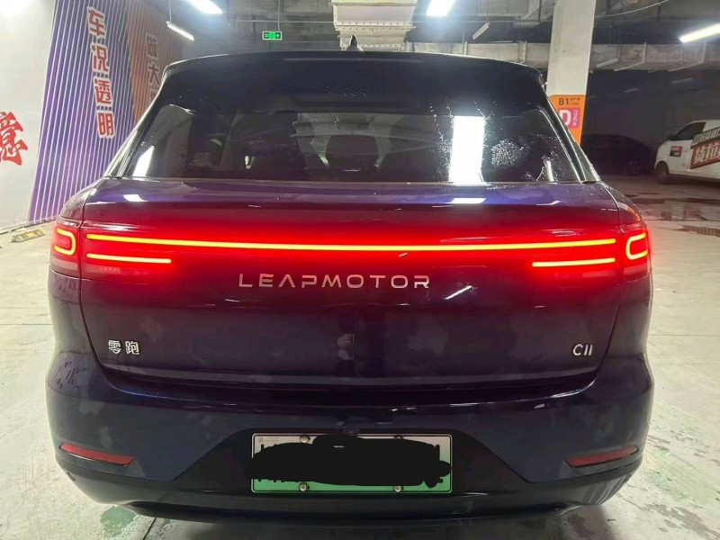 成都23年零跑汽车C112