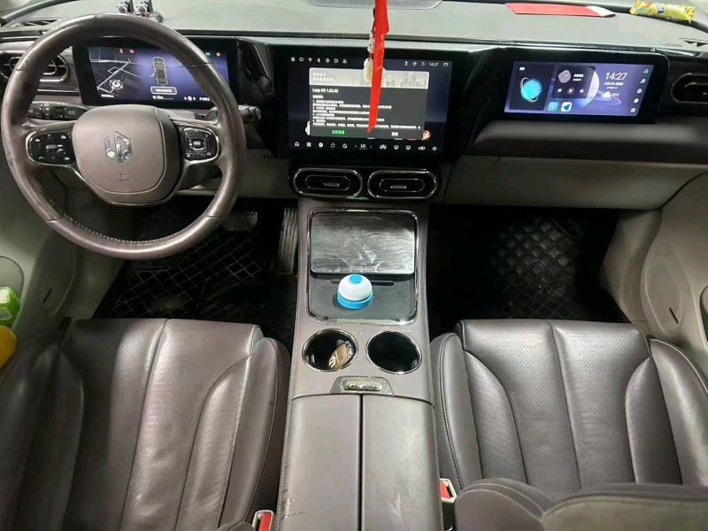 成都23年零跑汽车C116