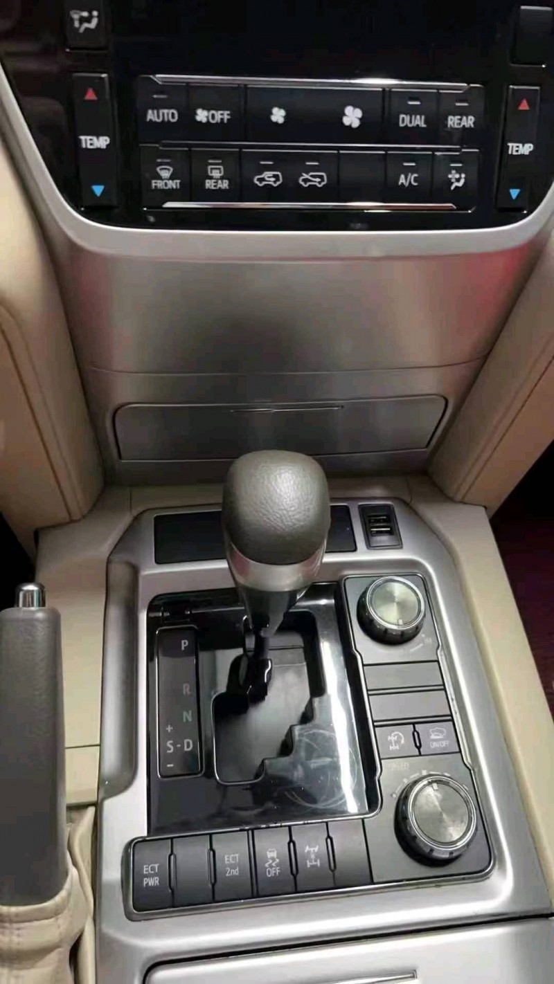 广州19年丰田兰德酷路泽5