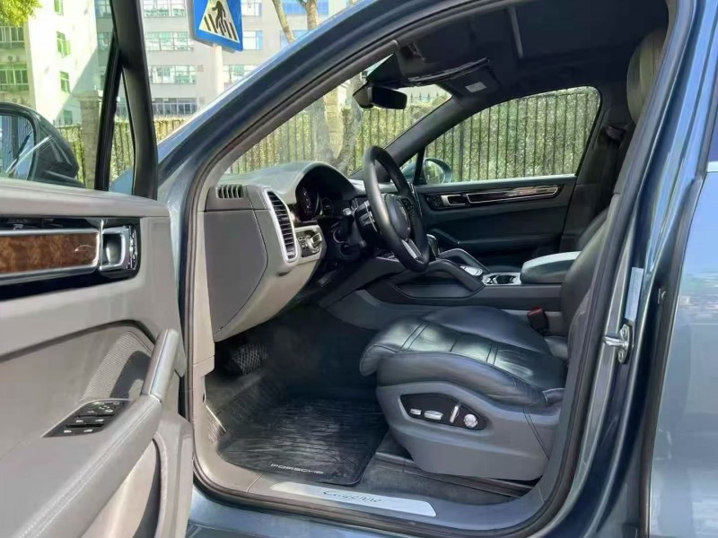 深圳19年保时捷卡宴4