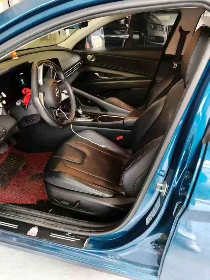 成都22年现代伊兰特3