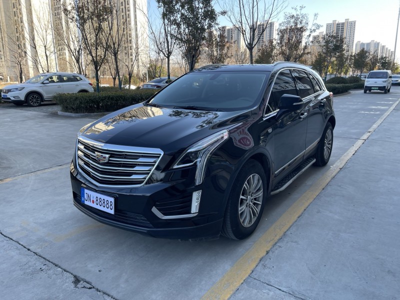 济宁17年凯迪拉克XT52