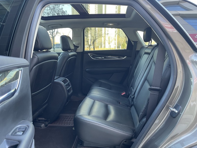 济宁17年凯迪拉克XT56