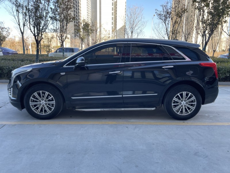 济宁17年凯迪拉克XT58