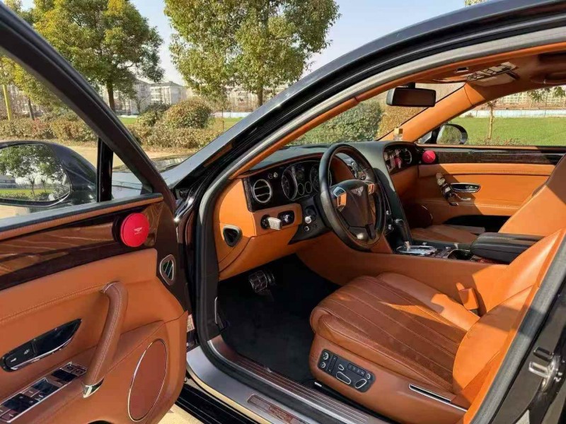 连云港16年宾利飞驰4