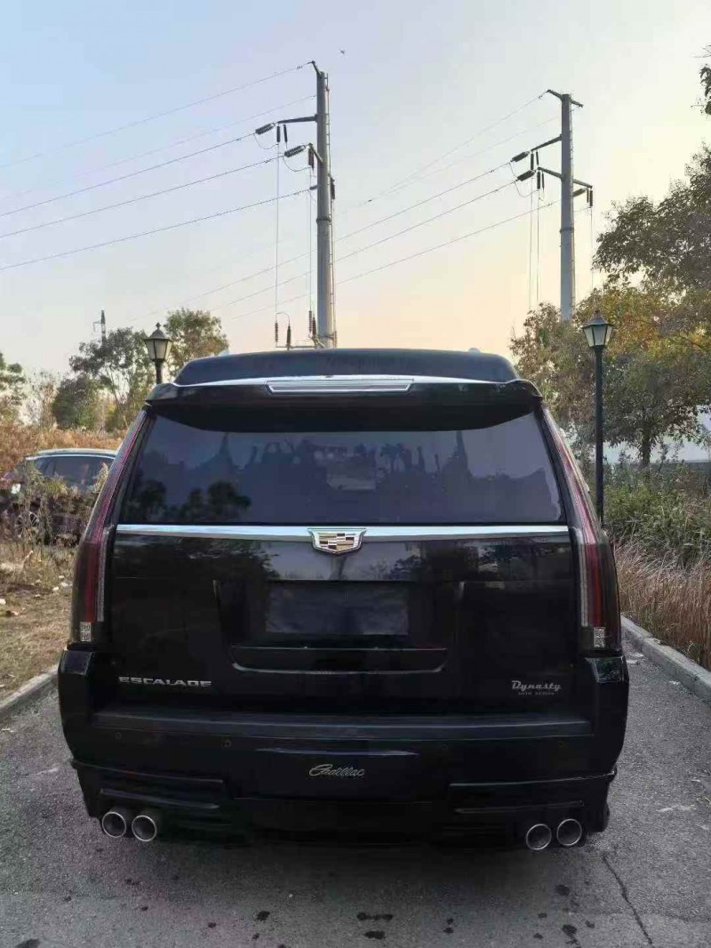 宜昌17年凯迪拉克凯雷德7