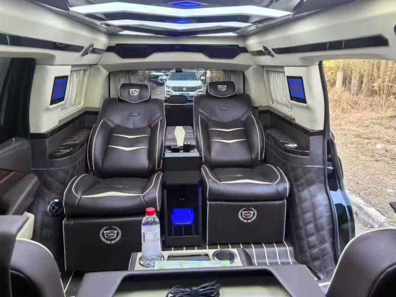 宜昌17年凯迪拉克凯雷德9