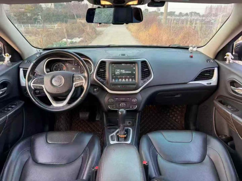 绍兴20年Jeep自由光4