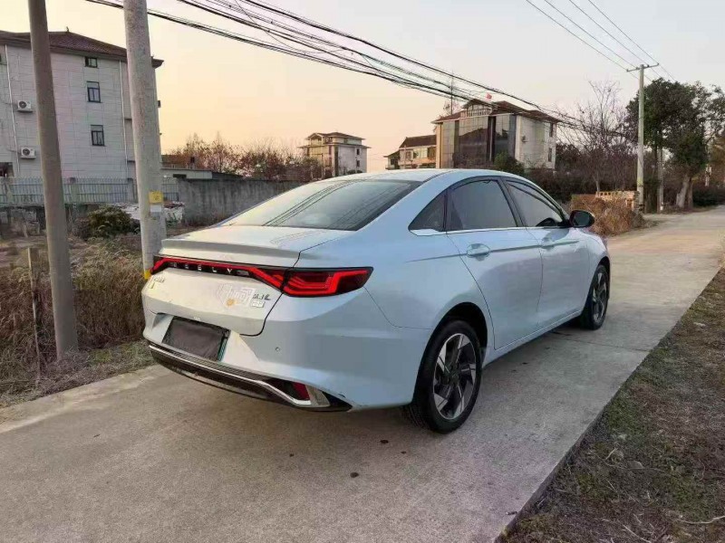 衢州23年吉利帝豪8