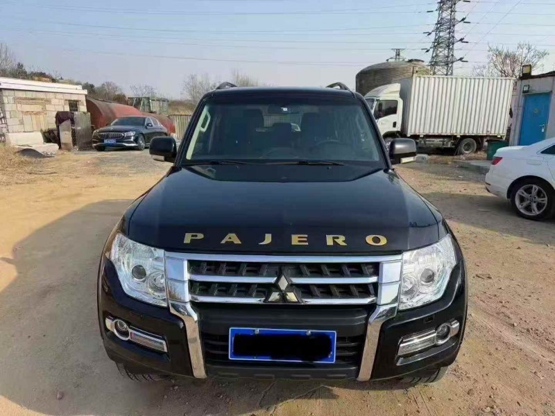 潍坊19年三菱帕杰罗1