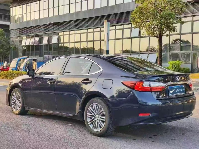 东莞18年雷克萨斯ES8