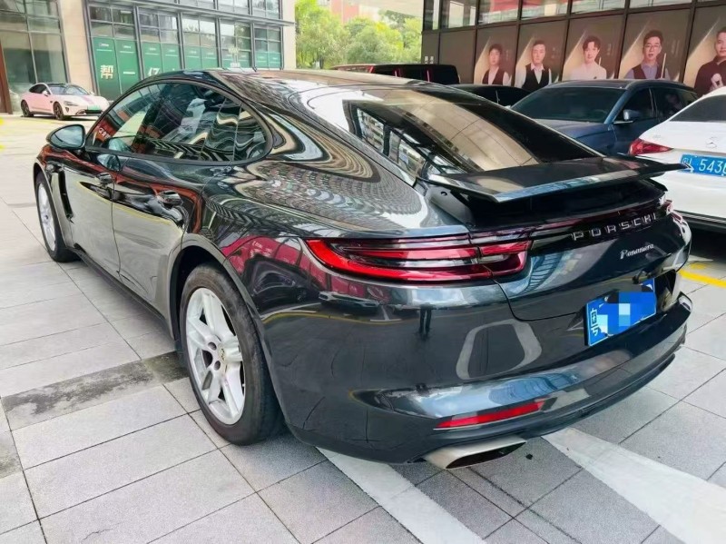 深圳20年保时捷帕拉梅拉8