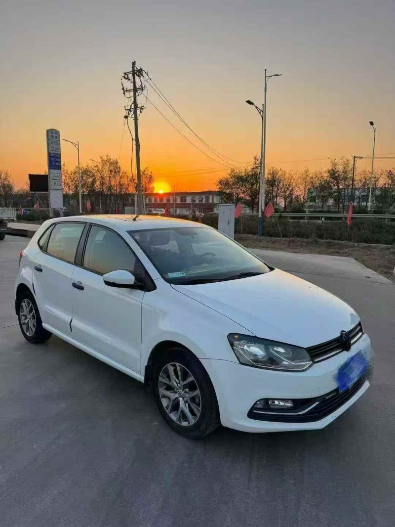 济宁17年大众polo2