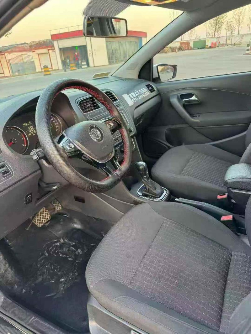 济宁17年大众polo4