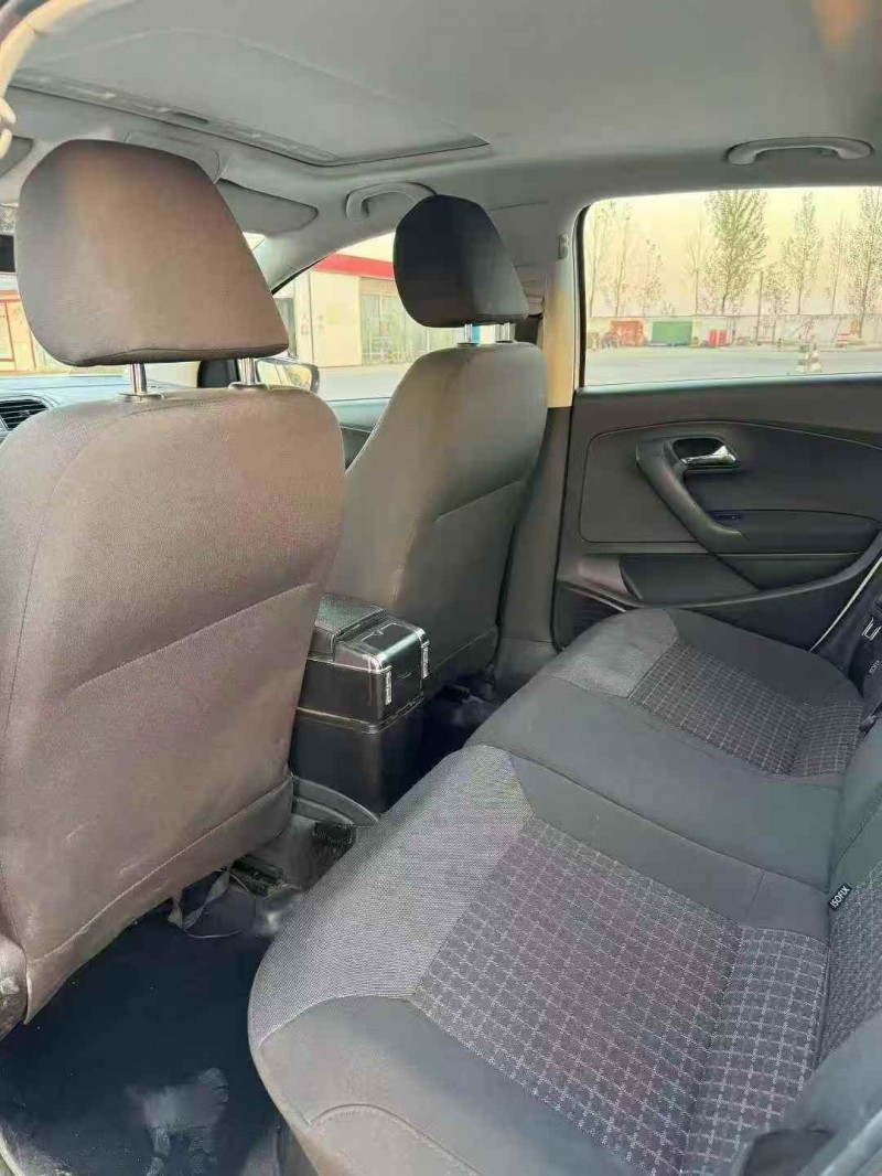 济宁17年大众polo6