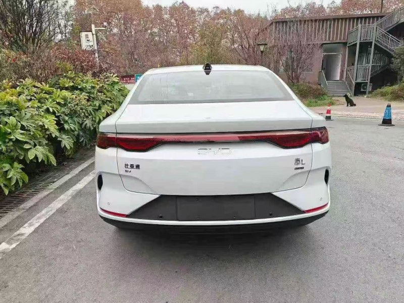 贵阳25年比亚迪秦8