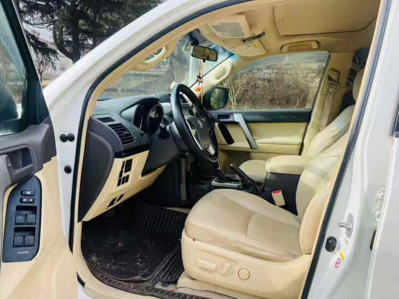 东营14年丰田普拉多6