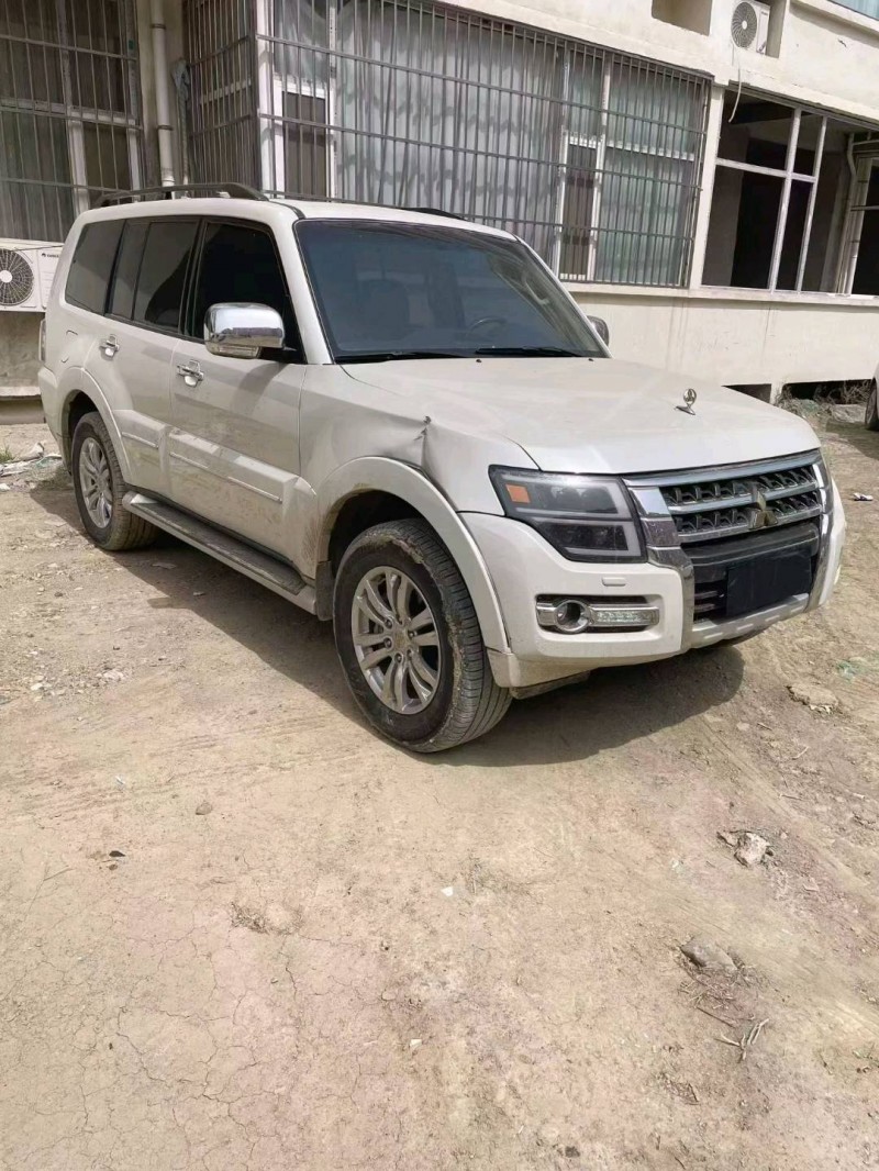 运城19年三菱帕杰罗3