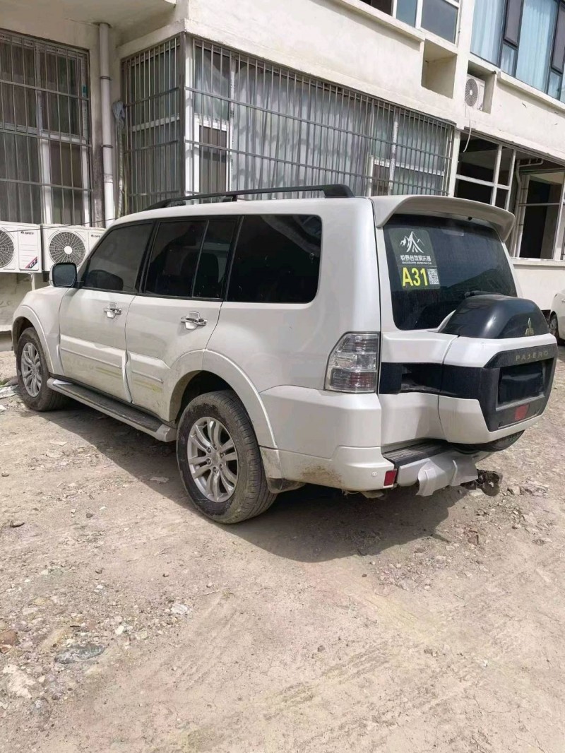 运城19年三菱帕杰罗7