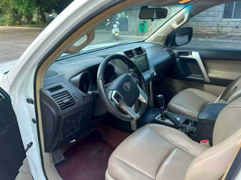 漳州13年丰田普拉多4