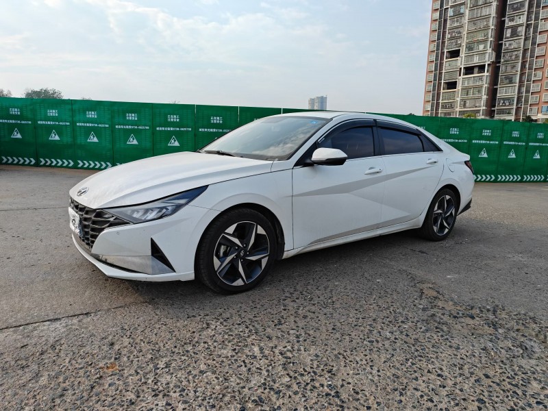 济宁22年现代伊兰特2