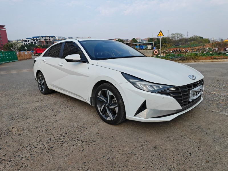 济宁22年现代伊兰特3