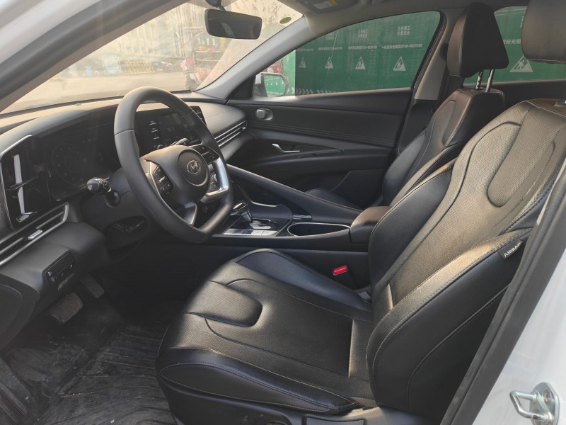 济宁22年现代伊兰特4